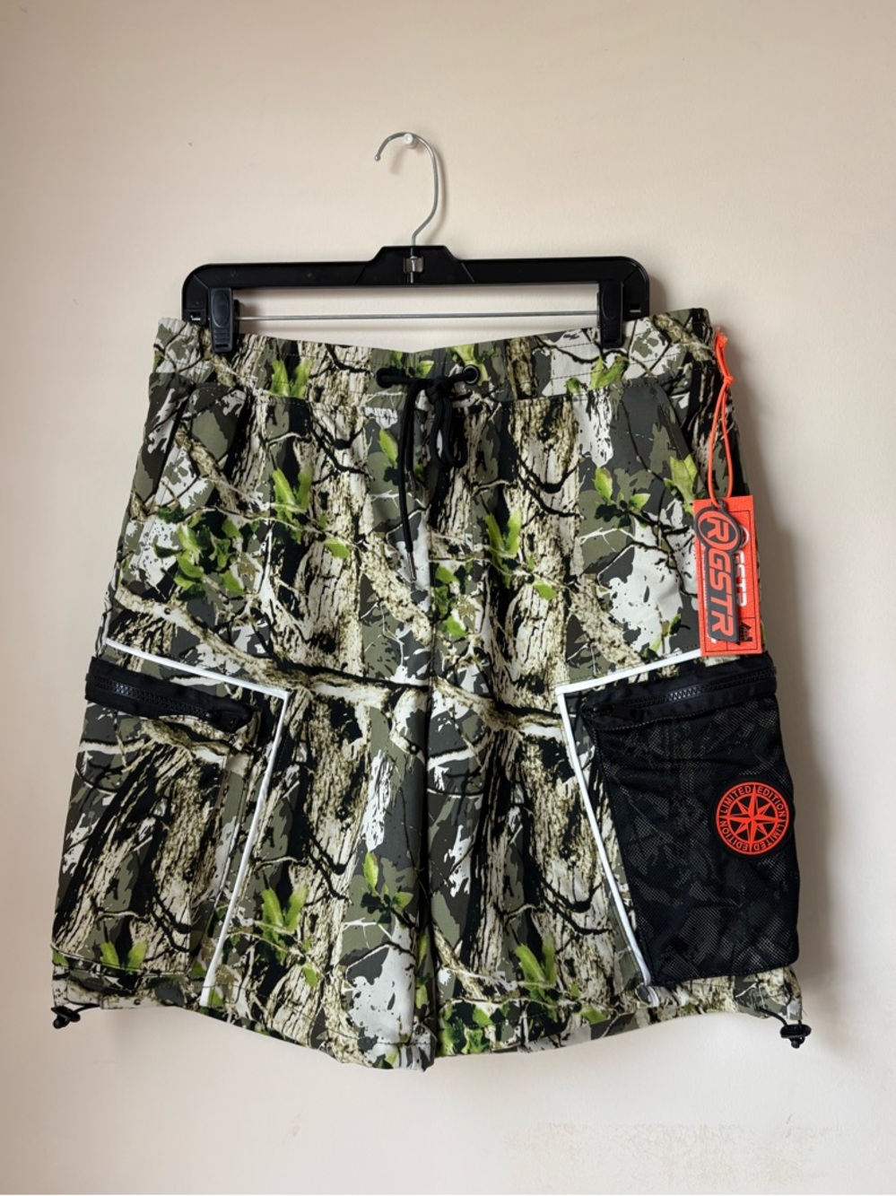 NWT RGSTR Leaf Tree Camo Tech Cargo Shorts Men’s Large